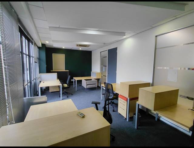 46M² OFFICE TO LET IN FOURWAYS